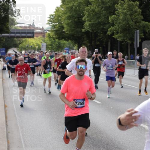 29.06.2025 - hella hamburg halbmarathon Jannik Wohlers http://msf.ph/oto/8253162 29.06.2025 09:56:48 Lombardsbrücke 1030, 1327, 1381, 1442, 1537, 1657, 1783, 2025, 2119, 2595, 2814, 2839, 2869, 3093, 3575, 3791, 4726, 4770, 5008, 5013, 5021, 5319, 5744, 6720, 6762, 7177, 7259, 7918, 8313, 8651, 8930, 9060, 9316, 10040, 10133, 10191, 10192, 10549, 10667, 10859, 11339, 11451, 11747, 11975, 12235, 12421, 12489, 12528, 12580, 12733, 13267, 13794, 13865, 14036, 14125, 14192, 14482, 14562, 14592, 15484, 15590, 15897, 16094, 16291, 16732, 17129 meine-sportfotos.de