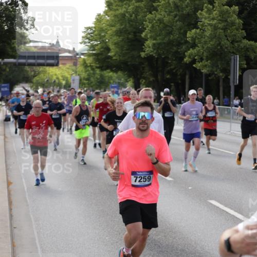 29.06.2025 - hella hamburg halbmarathon Jannik Wohlers http://msf.ph/oto/8253182 29.06.2025 09:56:48 Lombardsbrücke 1030, 1327, 1381, 1442, 1537, 1657, 1783, 2025, 2119, 2595, 2814, 2839, 2869, 3093, 3575, 3791, 4726, 4770, 5008, 5013, 5021, 5319, 5744, 6720, 6762, 7177, 7259, 7918, 8313, 8651, 8930, 9060, 9316, 10040, 10133, 10191, 10192, 10549, 10667, 10859, 11339, 11451, 11747, 11975, 12235, 12421, 12489, 12528, 12580, 12733, 13267, 13794, 13865, 14036, 14125, 14192, 14482, 14562, 14592, 15484, 15590, 15897, 16094, 16291, 16732, 17129 meine-sportfotos.de