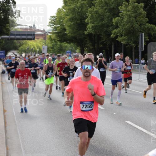 29.06.2025 - hella hamburg halbmarathon Jannik Wohlers http://msf.ph/oto/8253191 29.06.2025 09:56:48 Lombardsbrücke 1030, 1327, 1381, 1442, 1537, 1657, 1783, 2025, 2119, 2595, 2814, 2839, 2869, 3093, 3575, 3791, 4726, 4770, 5008, 5013, 5021, 5319, 5744, 6720, 6762, 7177, 7259, 7918, 8313, 8651, 8930, 9060, 9316, 10040, 10133, 10191, 10192, 10549, 10667, 10859, 11339, 11451, 11747, 11975, 12235, 12421, 12489, 12528, 12580, 12733, 13267, 13794, 13865, 14036, 14125, 14192, 14482, 14562, 14592, 15484, 15590, 15897, 16094, 16291, 16732, 17129 meine-sportfotos.de