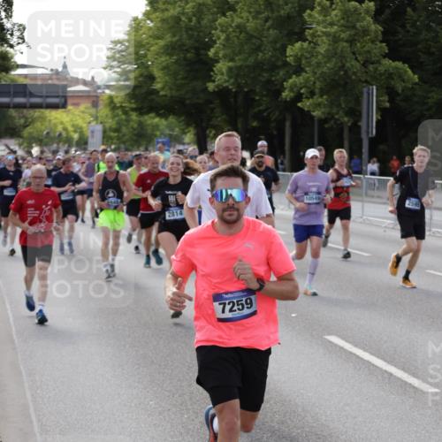 29.06.2025 - hella hamburg halbmarathon Jannik Wohlers http://msf.ph/oto/8253213 29.06.2025 09:56:48 Lombardsbrücke 1030, 1327, 1381, 1442, 1537, 1657, 1783, 2025, 2119, 2595, 2814, 2839, 2869, 3093, 3575, 3791, 4726, 4770, 5008, 5013, 5021, 5319, 5744, 6720, 6762, 7177, 7259, 7918, 8313, 8651, 8930, 9060, 9316, 10040, 10133, 10191, 10192, 10549, 10667, 10859, 11339, 11451, 11747, 11975, 12235, 12421, 12489, 12528, 12580, 12733, 13267, 13794, 13865, 14036, 14125, 14192, 14482, 14562, 14592, 15484, 15590, 15897, 16094, 16291, 16732, 17129 meine-sportfotos.de