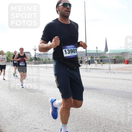 29.06.2025 - hella hamburg halbmarathon Lena Gebhardt http://msf.ph/oto/8253215 29.06.2025 10:10:34 Lombardsbrücke 1186, 1548, 1573, 3921, 4389, 5182, 5440, 5511, 5990, 5991, 7042, 7250, 7333, 7636, 7685, 8219, 8890, 9169, 9366, 9434, 9681, 9816, 9829, 10036, 10943, 11027, 11180, 11355, 11887, 11904, 11905, 12008, 12629, 13588, 13594, 13797, 13825, 13901, 14679, 14822, 15214, 15409, 16166, 16344, 16445, 16639, 16808, 16872, 17148, 17532, 17730, 18196, 18949, 19023 meine-sportfotos.de