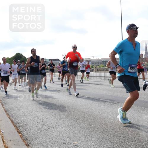 29.06.2025 - hella hamburg halbmarathon Lena Gebhardt http://msf.ph/oto/8253320 29.06.2025 09:56:47 Lombardsbrücke 1381, 1452, 1460, 1496, 1537, 1592, 1628, 1783, 1833, 1877, 2013, 2058, 2074, 2082, 2111, 2208, 2340, 2378, 2396, 2771, 2839, 2869, 2878, 2953, 2996, 3256, 3296, 3310, 3575, 3652, 3791, 4065, 4077, 4377, 4404, 4635, 4711, 4770, 4833, 4897, 5008, 5169, 5194, 5319, 5482, 5600, 5839, 5978, 6033, 6286, 6377, 6511, 6512, 6561, 6562, 6631, 7176, 7383, 7475, 7583, 8112, 8261, 8361, 8572, 8587, 8618, 8661, 8710, 8813, 8863, 8921, 8930, 8968, 8996, 9082, 9246, 9497, 9537, 9597, 9638 meine-sportfotos.de