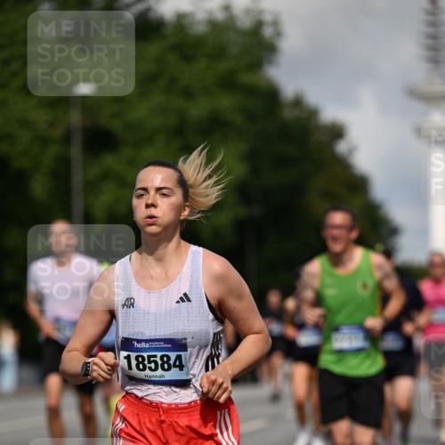 29.06.2025 - hella hamburg halbmarathon Dr. Thomas Lammeyer http://msf.ph/oto/8253338 29.06.2025 09:51:43 Kennedybrücke 1385, 1505, 1710, 1743, 2714, 2767, 3959, 4860, 5091, 5315, 5554, 5709, 6684, 6990, 7884, 10404, 10793, 10852, 10900 meine-sportfotos.de