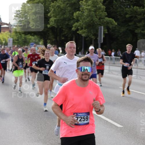 29.06.2025 - hella hamburg halbmarathon Jannik Wohlers http://msf.ph/oto/8253369 29.06.2025 09:56:48 Lombardsbrücke 1030, 1327, 1381, 1442, 1537, 1657, 1783, 2025, 2119, 2595, 2814, 2839, 2869, 3093, 3575, 3791, 4726, 4770, 5008, 5013, 5021, 5319, 5744, 6720, 6762, 7177, 7259, 7918, 8313, 8651, 8930, 9060, 9316, 10040, 10133, 10191, 10192, 10549, 10667, 10859, 11339, 11451, 11747, 11975, 12235, 12421, 12489, 12528, 12580, 12733, 13267, 13794, 13865, 14036, 14125, 14192, 14482, 14562, 14592, 15484, 15590, 15897, 16094, 16291, 16732, 17129 meine-sportfotos.de