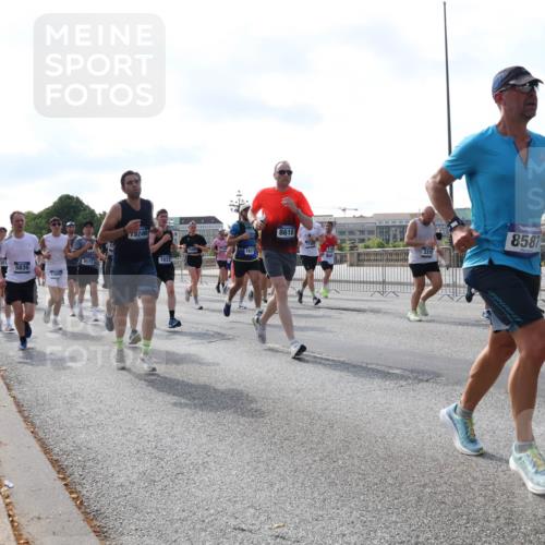 29.06.2025 - hella hamburg halbmarathon Lena Gebhardt http://msf.ph/oto/8253415 29.06.2025 09:56:47 Lombardsbrücke 1381, 1452, 1460, 1496, 1537, 1592, 1628, 1783, 1833, 1877, 2013, 2058, 2074, 2082, 2111, 2208, 2340, 2378, 2396, 2771, 2839, 2869, 2878, 2953, 2996, 3256, 3296, 3310, 3575, 3652, 3791, 4065, 4077, 4377, 4404, 4635, 4711, 4770, 4833, 4897, 5008, 5169, 5194, 5319, 5482, 5600, 5839, 5978, 6033, 6286, 6377, 6511, 6512, 6561, 6562, 6631, 7176, 7383, 7475, 7583, 8112, 8261, 8361, 8572, 8587, 8618, 8661, 8710, 8813, 8863, 8921, 8930, 8968, 8996, 9082, 9246, 9497, 9537, 9597, 9638 meine-sportfotos.de