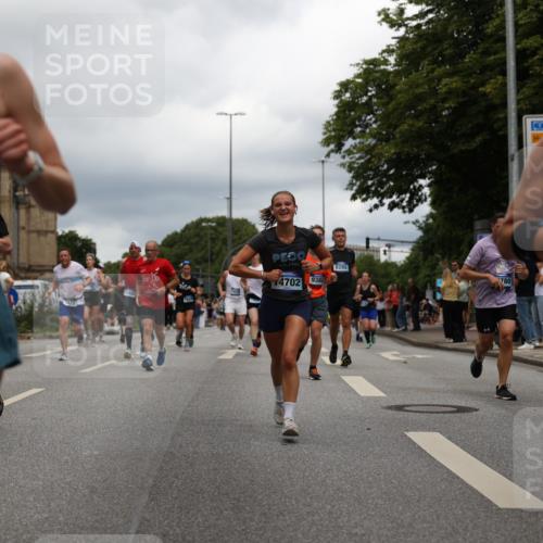 29.06.2025 - hella hamburg halbmarathon Yannick Fuchs http://msf.ph/oto/8253435 29.06.2025 10:48:03 20KM 1267, 1422, 1442, 1502, 1549, 1870, 2058, 2432, 2518, 2630, 3096, 3103, 3310, 3898, 4299, 5020, 5259, 6260, 6294, 6374, 7129, 7395, 7478, 7973, 8223, 8285, 8394, 9032, 9380, 9791, 9922, 10040, 11009, 11068, 11430, 11789, 11844, 12213, 12321, 12607, 13033, 13147, 13397, 13794, 13803, 13869, 13912, 14026, 14239, 14702, 15146, 15856, 16623, 16750, 16780, 17482, 17765, 18308, 18450, 18514, 18612, 18759, 19067, 19177 meine-sportfotos.de