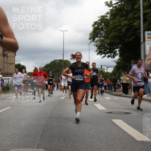 29.06.2025 - hella hamburg halbmarathon Yannick Fuchs http://msf.ph/oto/8253439 29.06.2025 10:48:03 20KM 1267, 1422, 1442, 1502, 1549, 1870, 2058, 2432, 2518, 2630, 3096, 3103, 3310, 3898, 4299, 5020, 5259, 6260, 6294, 6374, 7129, 7395, 7478, 7973, 8223, 8285, 8394, 9032, 9380, 9791, 9922, 10040, 11009, 11068, 11430, 11789, 11844, 12213, 12321, 12607, 13033, 13147, 13397, 13794, 13803, 13869, 13912, 14026, 14239, 14702, 15146, 15856, 16623, 16750, 16780, 17482, 17765, 18308, 18450, 18514, 18612, 18759, 19067, 19177 meine-sportfotos.de