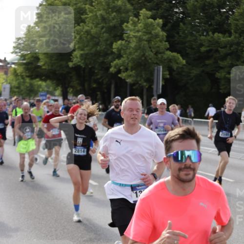29.06.2025 - hella hamburg halbmarathon Jannik Wohlers http://msf.ph/oto/8253443 29.06.2025 09:56:49 Lombardsbrücke 1030, 1327, 1381, 1442, 1537, 1657, 2025, 2119, 2595, 2814, 2839, 2869, 3093, 3103, 3575, 4558, 4726, 5013, 5021, 5319, 5744, 6720, 6762, 7177, 7259, 7918, 8313, 8651, 8930, 9060, 9316, 10040, 10133, 10191, 10192, 10549, 10667, 10859, 11339, 11451, 11579, 11747, 11975, 12235, 12421, 12489, 12528, 12580, 13267, 13794, 13865, 14036, 14125, 14192, 14482, 14592, 15484, 15590, 15897, 16043, 16094, 16291, 16732, 17129 meine-sportfotos.de