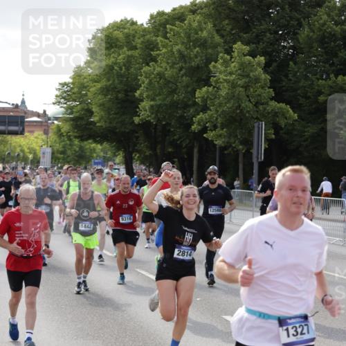 29.06.2025 - hella hamburg halbmarathon Jannik Wohlers http://msf.ph/oto/8253472 29.06.2025 09:56:49 Lombardsbrücke 1030, 1327, 1381, 1442, 1537, 1657, 2025, 2119, 2595, 2814, 2839, 2869, 3093, 3103, 3575, 4558, 4726, 5013, 5021, 5319, 5744, 6720, 6762, 7177, 7259, 7918, 8313, 8651, 8930, 9060, 9316, 10040, 10133, 10191, 10192, 10549, 10667, 10859, 11339, 11451, 11579, 11747, 11975, 12235, 12421, 12489, 12528, 12580, 13267, 13794, 13865, 14036, 14125, 14192, 14482, 14592, 15484, 15590, 15897, 16043, 16094, 16291, 16732, 17129 meine-sportfotos.de