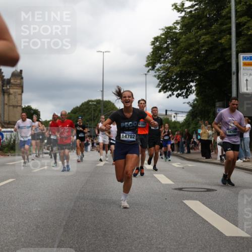 29.06.2025 - hella hamburg halbmarathon Yannick Fuchs http://msf.ph/oto/8253476 29.06.2025 10:48:04 20KM 1267, 1422, 1442, 1502, 1549, 1870, 2432, 2630, 3096, 3103, 3310, 3898, 4299, 5020, 5259, 6260, 6294, 6374, 7129, 7395, 7478, 7973, 8223, 8285, 8394, 9032, 9380, 9791, 9922, 10040, 11009, 11068, 11430, 11789, 12213, 12321, 12607, 13147, 13397, 13794, 13803, 13869, 13912, 14026, 14239, 14702, 15146, 15856, 16623, 16750, 16780, 17482, 17765, 18308, 18450, 18514, 18612, 18759, 19067, 19177 meine-sportfotos.de