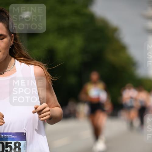 29.06.2025 - hella hamburg halbmarathon Dr. Thomas Lammeyer http://msf.ph/oto/8253493 29.06.2025 10:14:27 Kennedybrücke 1052, 1186, 1456, 4389, 7058, 7250, 8685, 9150, 9829, 9988 meine-sportfotos.de