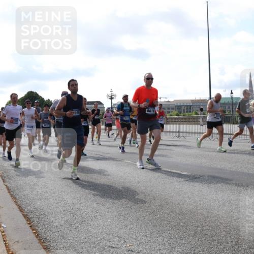 29.06.2025 - hella hamburg halbmarathon Lena Gebhardt http://msf.ph/oto/8253515 29.06.2025 09:56:47 Lombardsbrücke 1381, 1452, 1460, 1496, 1537, 1592, 1628, 1783, 1833, 1877, 2013, 2058, 2074, 2082, 2111, 2208, 2340, 2378, 2396, 2771, 2839, 2869, 2878, 2953, 2996, 3256, 3296, 3310, 3575, 3652, 3791, 4065, 4077, 4377, 4404, 4635, 4711, 4770, 4833, 4897, 5008, 5169, 5194, 5319, 5482, 5600, 5839, 5978, 6033, 6286, 6377, 6511, 6512, 6561, 6562, 6631, 7176, 7383, 7475, 7583, 8112, 8261, 8361, 8572, 8587, 8618, 8661, 8710, 8813, 8863, 8921, 8930, 8968, 8996, 9082, 9246, 9497, 9537, 9597, 9638 meine-sportfotos.de