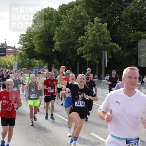29.06.2025 - hella hamburg halbmarathon Jannik Wohlers http://msf.ph/oto/8253530 29.06.2025 09:56:49 Lombardsbrücke 1030, 1327, 1381, 1442, 1537, 1657, 2025, 2119, 2595, 2814, 2839, 2869, 3093, 3103, 3575, 4558, 4726, 5013, 5021, 5319, 5744, 6720, 6762, 7177, 7259, 7918, 8313, 8651, 8930, 9060, 9316, 10040, 10133, 10191, 10192, 10549, 10667, 10859, 11339, 11451, 11579, 11747, 11975, 12235, 12421, 12489, 12528, 12580, 13267, 13794, 13865, 14036, 14125, 14192, 14482, 14592, 15484, 15590, 15897, 16043, 16094, 16291, 16732, 17129 meine-sportfotos.de
