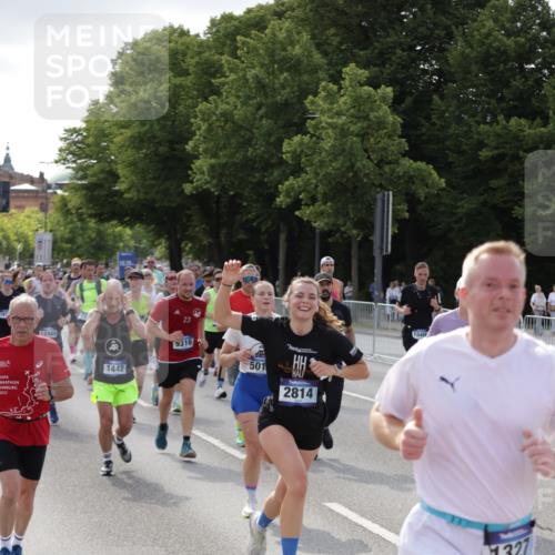 29.06.2025 - hella hamburg halbmarathon Jannik Wohlers http://msf.ph/oto/8253557 29.06.2025 09:56:49 Lombardsbrücke 1030, 1327, 1381, 1442, 1537, 1657, 2025, 2119, 2595, 2814, 2839, 2869, 3093, 3103, 3575, 4558, 4726, 5013, 5021, 5319, 5744, 6720, 6762, 7177, 7259, 7918, 8313, 8651, 8930, 9060, 9316, 10040, 10133, 10191, 10192, 10549, 10667, 10859, 11339, 11451, 11579, 11747, 11975, 12235, 12421, 12489, 12528, 12580, 13267, 13794, 13865, 14036, 14125, 14192, 14482, 14592, 15484, 15590, 15897, 16043, 16094, 16291, 16732, 17129 meine-sportfotos.de
