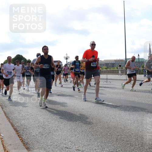 29.06.2025 - hella hamburg halbmarathon Lena Gebhardt http://msf.ph/oto/8253584 29.06.2025 09:56:47 Lombardsbrücke 1381, 1452, 1460, 1496, 1537, 1592, 1628, 1783, 1833, 1877, 2013, 2058, 2074, 2082, 2111, 2208, 2340, 2378, 2396, 2771, 2839, 2869, 2878, 2953, 2996, 3256, 3296, 3310, 3575, 3652, 3791, 4065, 4077, 4377, 4404, 4635, 4711, 4770, 4833, 4897, 5008, 5169, 5194, 5319, 5482, 5600, 5839, 5978, 6033, 6286, 6377, 6511, 6512, 6561, 6562, 6631, 7176, 7383, 7475, 7583, 8112, 8261, 8361, 8572, 8587, 8618, 8661, 8710, 8813, 8863, 8921, 8930, 8968, 8996, 9082, 9246, 9497, 9537, 9597, 9638 meine-sportfotos.de