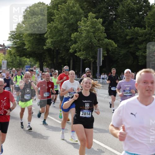 29.06.2025 - hella hamburg halbmarathon Jannik Wohlers http://msf.ph/oto/8253623 29.06.2025 09:56:49 Lombardsbrücke 1030, 1327, 1381, 1442, 1537, 1657, 2025, 2119, 2595, 2814, 2839, 2869, 3093, 3103, 3575, 4558, 4726, 5013, 5021, 5319, 5744, 6720, 6762, 7177, 7259, 7918, 8313, 8651, 8930, 9060, 9316, 10040, 10133, 10191, 10192, 10549, 10667, 10859, 11339, 11451, 11579, 11747, 11975, 12235, 12421, 12489, 12528, 12580, 13267, 13794, 13865, 14036, 14125, 14192, 14482, 14592, 15484, 15590, 15897, 16043, 16094, 16291, 16732, 17129 meine-sportfotos.de