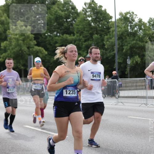 29.06.2025 - hella hamburg halbmarathon Jannik Wohlers http://msf.ph/oto/8253631 29.06.2025 10:31:20 Lombardsbrücke 1235, 1373, 1844, 1879, 2672, 2831, 2832, 3396, 3397, 3424, 3571, 3681, 3751, 4877, 4953, 5965, 6160, 6546, 6573, 6640, 7334, 7898, 8304, 8620, 8806, 9078, 9104, 9183, 9478, 9812, 9882, 9883, 10148, 10240, 10421, 10435, 10653, 11178, 12381, 12758, 13724, 14793, 15024, 15102, 15222, 15575, 16310, 16541, 17043, 17362, 17404, 17517, 18428, 18433, 18613, 18629, 18672, 19068, 19233 meine-sportfotos.de