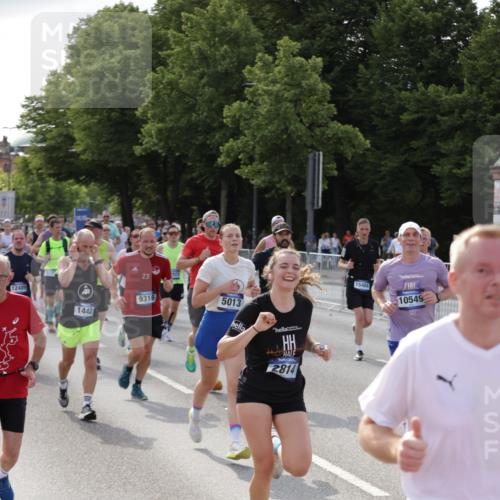 29.06.2025 - hella hamburg halbmarathon Jannik Wohlers http://msf.ph/oto/8253642 29.06.2025 09:56:50 Lombardsbrücke 1030, 1327, 1381, 1442, 1537, 1657, 2025, 2119, 2595, 2814, 2839, 2869, 3093, 3103, 3698, 4558, 4726, 5013, 5018, 5021, 5319, 5744, 6720, 6762, 7177, 7259, 7918, 8313, 8651, 8930, 9060, 9316, 10040, 10133, 10191, 10192, 10549, 10667, 11339, 11451, 11579, 11747, 11975, 12235, 12421, 12489, 12528, 12580, 13267, 13794, 13865, 14036, 14122, 14125, 14192, 14482, 14592, 15484, 15590, 15897, 16043, 16094, 16291, 16732, 17129 meine-sportfotos.de