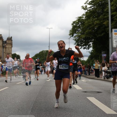 29.06.2025 - hella hamburg halbmarathon Yannick Fuchs http://msf.ph/oto/8253700 29.06.2025 10:48:04 20KM 1267, 1422, 1442, 1502, 1549, 1870, 2432, 2630, 3096, 3103, 3310, 3898, 4299, 5020, 5259, 6260, 6294, 6374, 7129, 7395, 7478, 7973, 8223, 8285, 8394, 9032, 9380, 9791, 9922, 10040, 11009, 11068, 11430, 11789, 12213, 12321, 12607, 13147, 13397, 13794, 13803, 13869, 13912, 14026, 14239, 14702, 15146, 15856, 16623, 16750, 16780, 17482, 17765, 18308, 18450, 18514, 18612, 18759, 19067, 19177 meine-sportfotos.de