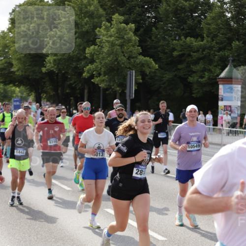 29.06.2025 - hella hamburg halbmarathon Jannik Wohlers http://msf.ph/oto/8253716 29.06.2025 09:56:50 Lombardsbrücke 1030, 1327, 1381, 1442, 1537, 1657, 2025, 2119, 2595, 2814, 2839, 2869, 3093, 3103, 3698, 4558, 4726, 5013, 5018, 5021, 5319, 5744, 6720, 6762, 7177, 7259, 7918, 8313, 8651, 8930, 9060, 9316, 10040, 10133, 10191, 10192, 10549, 10667, 11339, 11451, 11579, 11747, 11975, 12235, 12421, 12489, 12528, 12580, 13267, 13794, 13865, 14036, 14122, 14125, 14192, 14482, 14592, 15484, 15590, 15897, 16043, 16094, 16291, 16732, 17129 meine-sportfotos.de
