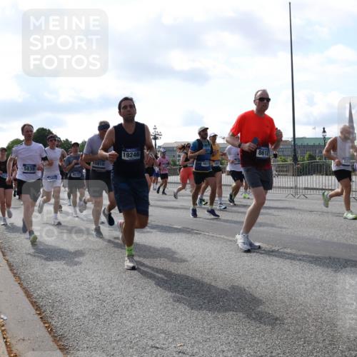 29.06.2025 - hella hamburg halbmarathon Lena Gebhardt http://msf.ph/oto/8253722 29.06.2025 09:56:47 Lombardsbrücke 1381, 1452, 1460, 1496, 1537, 1592, 1628, 1783, 1833, 1877, 2013, 2058, 2074, 2082, 2111, 2208, 2340, 2378, 2396, 2771, 2839, 2869, 2878, 2953, 2996, 3256, 3296, 3310, 3575, 3652, 3791, 4065, 4077, 4377, 4404, 4635, 4711, 4770, 4833, 4897, 5008, 5169, 5194, 5319, 5482, 5600, 5839, 5978, 6033, 6286, 6377, 6511, 6512, 6561, 6562, 6631, 7176, 7383, 7475, 7583, 8112, 8261, 8361, 8572, 8587, 8618, 8661, 8710, 8813, 8863, 8921, 8930, 8968, 8996, 9082, 9246, 9497, 9537, 9597, 9638 meine-sportfotos.de