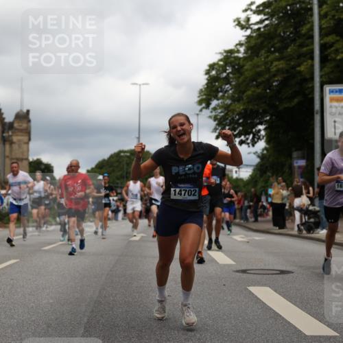 29.06.2025 - hella hamburg halbmarathon Yannick Fuchs http://msf.ph/oto/8253731 29.06.2025 10:48:04 20KM 1267, 1422, 1442, 1502, 1549, 1870, 2432, 2630, 3096, 3103, 3310, 3898, 4299, 5020, 5259, 6260, 6294, 6374, 7129, 7395, 7478, 7973, 8223, 8285, 8394, 9032, 9380, 9791, 9922, 10040, 11009, 11068, 11430, 11789, 12213, 12321, 12607, 13147, 13397, 13794, 13803, 13869, 13912, 14026, 14239, 14702, 15146, 15856, 16623, 16750, 16780, 17482, 17765, 18308, 18450, 18514, 18612, 18759, 19067, 19177 meine-sportfotos.de