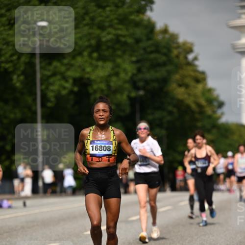 29.06.2025 - hella hamburg halbmarathon Dr. Thomas Lammeyer http://msf.ph/oto/8253746 29.06.2025 10:14:28 Kennedybrücke 1052, 1186, 1456, 4389, 7058, 8685, 9150, 9829, 9988 meine-sportfotos.de