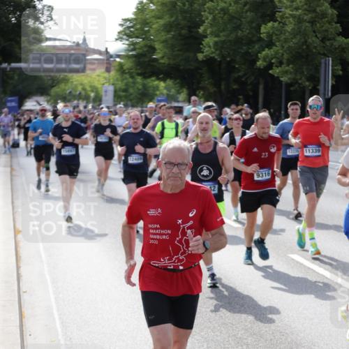 29.06.2025 - hella hamburg halbmarathon Jannik Wohlers http://msf.ph/oto/8253770 29.06.2025 09:56:51 Lombardsbrücke 1030, 1327, 1381, 1442, 1537, 1657, 2025, 2119, 2595, 2814, 2839, 2869, 3093, 3103, 3698, 4299, 4558, 4726, 5013, 5018, 5021, 5319, 5744, 6720, 6762, 7177, 7259, 7918, 8313, 8447, 8651, 8930, 9060, 9316, 10040, 10133, 10191, 10192, 10368, 10376, 10549, 10667, 11143, 11339, 11451, 11579, 11747, 11975, 12235, 12421, 12489, 12528, 12580, 13267, 13794, 13865, 14036, 14122, 14125, 14192, 14482, 14592, 15484, 15590, 15897, 16043, 16094, 16291, 16732, 17129 meine-sportfotos.de