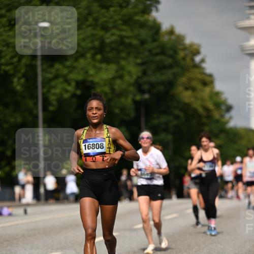 29.06.2025 - hella hamburg halbmarathon Dr. Thomas Lammeyer http://msf.ph/oto/8253781 29.06.2025 10:14:29 Kennedybrücke 1052, 1186, 1456, 4389, 7058, 8685, 9150, 9829, 9988 meine-sportfotos.de
