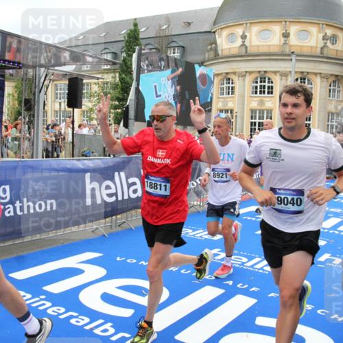 29.06.2025 - hella hamburg halbmarathon Michael Strokosch http://msf.ph/oto/8253786 29.06.2025 10:50:21 Ziel 4933, 7930, 7932, 8921, 10371, 12949, 13609, 13690, 14034, 15620, 16000, 16242, 18499, 18811, 19040 meine-sportfotos.de