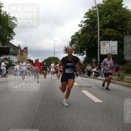 29.06.2025 - hella hamburg halbmarathon Yannick Fuchs http://msf.ph/oto/8253810 29.06.2025 10:48:04 20KM 1267, 1422, 1442, 1502, 1549, 1870, 2432, 2630, 3096, 3103, 3310, 3898, 4299, 5020, 5259, 6260, 6294, 6374, 7129, 7395, 7478, 7973, 8223, 8285, 8394, 9032, 9380, 9791, 9922, 10040, 11009, 11068, 11430, 11789, 12213, 12321, 12607, 13147, 13397, 13794, 13803, 13869, 13912, 14026, 14239, 14702, 15146, 15856, 16623, 16750, 16780, 17482, 17765, 18308, 18450, 18514, 18612, 18759, 19067, 19177 meine-sportfotos.de