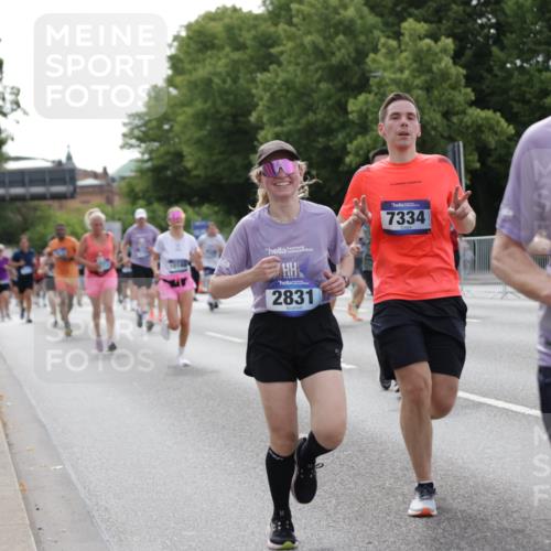 29.06.2025 - hella hamburg halbmarathon Jannik Wohlers http://msf.ph/oto/8253852 29.06.2025 10:31:21 Lombardsbrücke 1235, 1373, 1844, 1879, 2672, 2831, 2832, 3239, 3396, 3397, 3424, 3571, 3681, 3751, 4877, 4953, 5965, 6160, 6573, 6640, 6718, 6727, 7334, 7898, 8304, 8620, 8806, 9078, 9104, 9183, 9478, 9812, 9882, 9883, 10148, 10240, 10421, 10435, 10653, 11178, 12381, 12663, 12758, 14536, 14793, 15024, 15102, 15222, 15575, 16310, 16541, 17043, 17342, 17362, 17404, 18428, 18433, 18613, 18629, 18672, 19068, 19233 meine-sportfotos.de