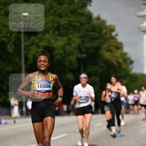 29.06.2025 - hella hamburg halbmarathon Dr. Thomas Lammeyer http://msf.ph/oto/8253868 29.06.2025 10:14:29 Kennedybrücke 1052, 1186, 1456, 4389, 7058, 8685, 9150, 9829, 9988 meine-sportfotos.de