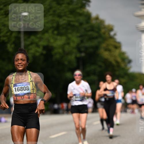 29.06.2025 - hella hamburg halbmarathon Dr. Thomas Lammeyer http://msf.ph/oto/8253938 29.06.2025 10:14:29 Kennedybrücke 1052, 1186, 1456, 4389, 7058, 8685, 9150, 9829, 9988 meine-sportfotos.de