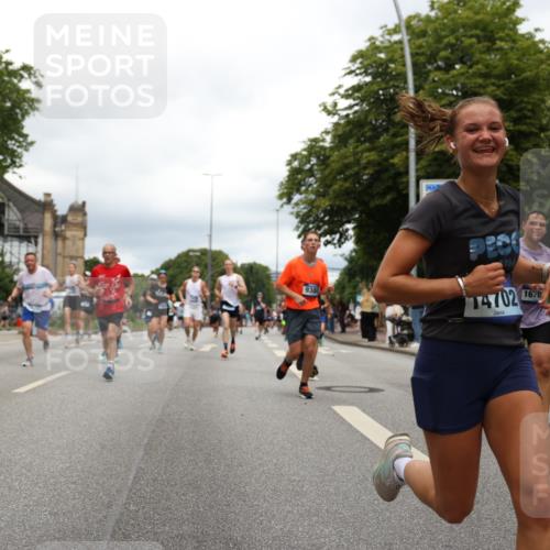 29.06.2025 - hella hamburg halbmarathon Yannick Fuchs http://msf.ph/oto/8253942 29.06.2025 10:48:05 20KM 1267, 1422, 1442, 1549, 1870, 2432, 2630, 3096, 3103, 3310, 3898, 4299, 5020, 5259, 6260, 6294, 6374, 7129, 7395, 7478, 7973, 8223, 8285, 8394, 9032, 9380, 9791, 9922, 10040, 11009, 11430, 11789, 12213, 12321, 12607, 13147, 13397, 13794, 13803, 13869, 14026, 14239, 14702, 15146, 16623, 16750, 16780, 17482, 17740, 17765, 18308, 18450, 18514, 18612, 18759, 19067, 19177 meine-sportfotos.de