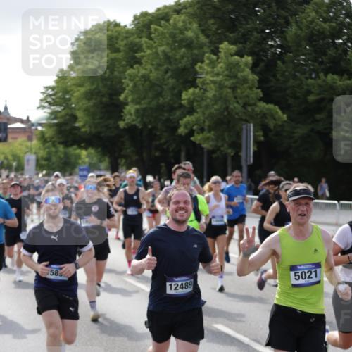 29.06.2025 - hella hamburg halbmarathon Jannik Wohlers http://msf.ph/oto/8254038 29.06.2025 09:56:53 Lombardsbrücke 1030, 1327, 1442, 1657, 2025, 2119, 2595, 2814, 2855, 3093, 3103, 3698, 4299, 4558, 4726, 5013, 5018, 5021, 5744, 6125, 6720, 6762, 6942, 7177, 7221, 7259, 7918, 8313, 8447, 8651, 9060, 9316, 10040, 10191, 10192, 10368, 10376, 10549, 10667, 11143, 11339, 11451, 11579, 11747, 11975, 12235, 12348, 12421, 12489, 12528, 12580, 13267, 13761, 13794, 14036, 14122, 14125, 14192, 14592, 14881, 15484, 15590, 15897, 16043, 16094, 16291, 16732, 16800, 17129 meine-sportfotos.de
