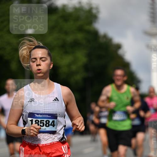29.06.2025 - hella hamburg halbmarathon Dr. Thomas Lammeyer http://msf.ph/oto/8254056 29.06.2025 09:51:43 Kennedybrücke 1385, 1505, 1710, 1743, 2714, 2767, 3959, 4860, 5091, 5315, 5554, 5709, 6684, 6990, 7884, 10404, 10793, 10852, 10900 meine-sportfotos.de