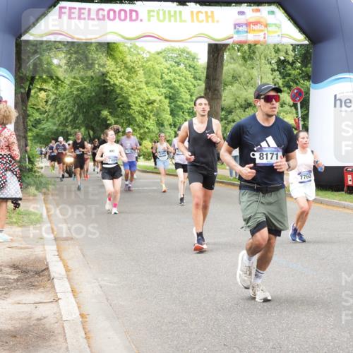 29.06.2025 - hella hamburg halbmarathon MichiJ http://msf.ph/oto/8254074 29.06.2025 10:52:24 Zwischen KM18-KM19 1062, 1559, 3328, 7760, 7888, 8171, 8219, 8894, 10402 meine-sportfotos.de