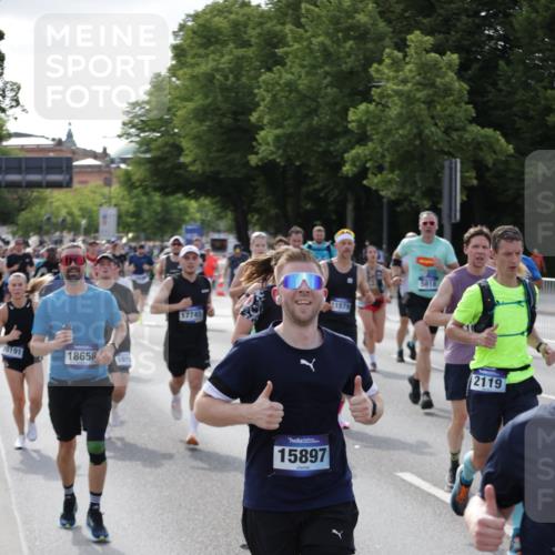 29.06.2025 - hella hamburg halbmarathon Jannik Wohlers http://msf.ph/oto/8254096 29.06.2025 09:56:54 Lombardsbrücke 1030, 1327, 1442, 2025, 2119, 2595, 2814, 2855, 3048, 3093, 3103, 3698, 4299, 4558, 4726, 5013, 5018, 5021, 5744, 6125, 6720, 6762, 6942, 7177, 7221, 7259, 7918, 8447, 8651, 9060, 9316, 10191, 10192, 10368, 10376, 10549, 10667, 11143, 11339, 11451, 11579, 11747, 12235, 12348, 12421, 12489, 12528, 12580, 13267, 13761, 13794, 14036, 14122, 14125, 14192, 14592, 14881, 15484, 15590, 15720, 15897, 16043, 16094, 16291, 16732, 16800, 17129 meine-sportfotos.de