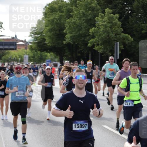 29.06.2025 - hella hamburg halbmarathon Jannik Wohlers http://msf.ph/oto/8254123 29.06.2025 09:56:54 Lombardsbrücke 1030, 1327, 1442, 2025, 2119, 2595, 2814, 2855, 3048, 3093, 3103, 3698, 4299, 4558, 4726, 5013, 5018, 5021, 5744, 6125, 6720, 6762, 6942, 7177, 7221, 7259, 7918, 8447, 8651, 9060, 9316, 10191, 10192, 10368, 10376, 10549, 10667, 11143, 11339, 11451, 11579, 11747, 12235, 12348, 12421, 12489, 12528, 12580, 13267, 13761, 13794, 14036, 14122, 14125, 14192, 14592, 14881, 15484, 15590, 15720, 15897, 16043, 16094, 16291, 16732, 16800, 17129 meine-sportfotos.de