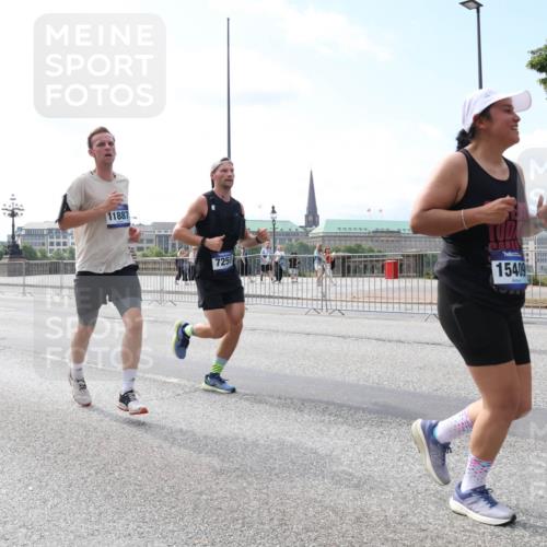 29.06.2025 - hella hamburg halbmarathon Lena Gebhardt http://msf.ph/oto/8254133 29.06.2025 10:10:36 Lombardsbrücke 1186, 1573, 4389, 5182, 5440, 5990, 5991, 7042, 7250, 7333, 7636, 7685, 8219, 8890, 9169, 9681, 9816, 9829, 11027, 11180, 11355, 11887, 11904, 11905, 12008, 12426, 12629, 13588, 13594, 13797, 13825, 13901, 14679, 14822, 15214, 15409, 16166, 16344, 16639, 16808, 16872, 17148, 17532, 17730, 18949, 19023 meine-sportfotos.de