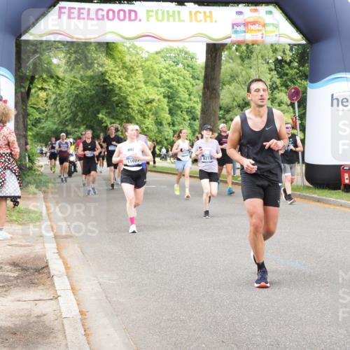 29.06.2025 - hella hamburg halbmarathon MichiJ http://msf.ph/oto/8254143 29.06.2025 10:52:25 Zwischen KM18-KM19 1062, 3328, 7760, 8171, 8219, 8894, 10402, 16911 meine-sportfotos.de