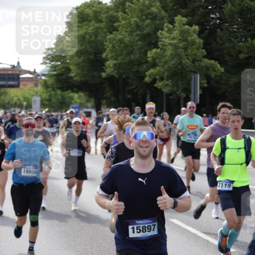 29.06.2025 - hella hamburg halbmarathon Jannik Wohlers http://msf.ph/oto/8254171 29.06.2025 09:56:54 Lombardsbrücke 1030, 1327, 1442, 2025, 2119, 2595, 2814, 2855, 3048, 3093, 3103, 3698, 4299, 4558, 4726, 5013, 5018, 5021, 5744, 6125, 6720, 6762, 6942, 7177, 7221, 7259, 7918, 8447, 8651, 9060, 9316, 10191, 10192, 10368, 10376, 10549, 10667, 11143, 11339, 11451, 11579, 11747, 12235, 12348, 12421, 12489, 12528, 12580, 13267, 13761, 13794, 14036, 14122, 14125, 14192, 14592, 14881, 15484, 15590, 15720, 15897, 16043, 16094, 16291, 16732, 16800, 17129 meine-sportfotos.de