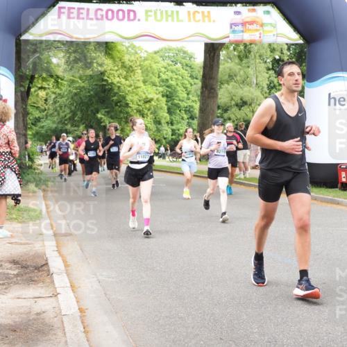 29.06.2025 - hella hamburg halbmarathon MichiJ http://msf.ph/oto/8254189 29.06.2025 10:52:25 Zwischen KM18-KM19 1062, 3328, 7760, 8171, 8219, 8894, 10402, 16911 meine-sportfotos.de