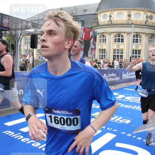 29.06.2025 - hella hamburg halbmarathon Michael Strokosch http://msf.ph/oto/8254222 29.06.2025 10:50:25 Ziel 4247, 4933, 6795, 8899, 12035, 12949, 13609, 13690, 14034, 16000, 16242, 18394, 18499 meine-sportfotos.de