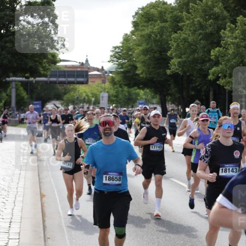 29.06.2025 - hella hamburg halbmarathon Jannik Wohlers http://msf.ph/oto/8254243 29.06.2025 09:56:55 Lombardsbrücke 1030, 1327, 1442, 2025, 2119, 2595, 2814, 2855, 3048, 3093, 3103, 3698, 4299, 4558, 4726, 5013, 5018, 5021, 5744, 6125, 6720, 6762, 6795, 6942, 7177, 7221, 7259, 7918, 8447, 9316, 10191, 10192, 10368, 10376, 10549, 10667, 11143, 11339, 11451, 11579, 11747, 12235, 12348, 12421, 12489, 12528, 12580, 12840, 13761, 13794, 14122, 14125, 14192, 14881, 15484, 15590, 15720, 15897, 16043, 16094, 16291, 16732, 16800, 17129, 17179 meine-sportfotos.de