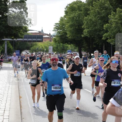 29.06.2025 - hella hamburg halbmarathon Jannik Wohlers http://msf.ph/oto/8254283 29.06.2025 09:56:55 Lombardsbrücke 1030, 1327, 1442, 2025, 2119, 2595, 2814, 2855, 3048, 3093, 3103, 3698, 4299, 4558, 4726, 5013, 5018, 5021, 5744, 6125, 6720, 6762, 6795, 6942, 7177, 7221, 7259, 7918, 8447, 9316, 10191, 10192, 10368, 10376, 10549, 10667, 11143, 11339, 11451, 11579, 11747, 12235, 12348, 12421, 12489, 12528, 12580, 12840, 13761, 13794, 14122, 14125, 14192, 14881, 15484, 15590, 15720, 15897, 16043, 16094, 16291, 16732, 16800, 17129, 17179 meine-sportfotos.de