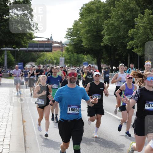 29.06.2025 - hella hamburg halbmarathon Jannik Wohlers http://msf.ph/oto/8254370 29.06.2025 09:56:55 Lombardsbrücke 1030, 1327, 1442, 2025, 2119, 2595, 2814, 2855, 3048, 3093, 3103, 3698, 4299, 4558, 4726, 5013, 5018, 5021, 5744, 6125, 6720, 6762, 6795, 6942, 7177, 7221, 7259, 7918, 8447, 9316, 10191, 10192, 10368, 10376, 10549, 10667, 11143, 11339, 11451, 11579, 11747, 12235, 12348, 12421, 12489, 12528, 12580, 12840, 13761, 13794, 14122, 14125, 14192, 14881, 15484, 15590, 15720, 15897, 16043, 16094, 16291, 16732, 16800, 17129, 17179 meine-sportfotos.de