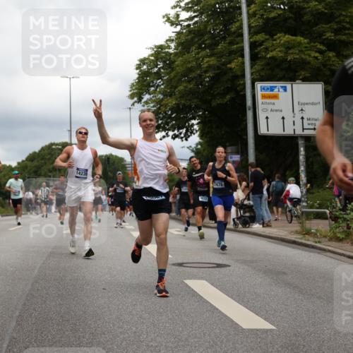 29.06.2025 - hella hamburg halbmarathon Yannick Fuchs http://msf.ph/oto/8254472 29.06.2025 10:48:08 20KM 1267, 1422, 1442, 1549, 1815, 1870, 2432, 3103, 3310, 3898, 4299, 5259, 6260, 6294, 6356, 6374, 6994, 7129, 7395, 7478, 7973, 8223, 8285, 8394, 9032, 9380, 9791, 9922, 10040, 11009, 11430, 11789, 12213, 12321, 12607, 13147, 13794, 13803, 13869, 14026, 14239, 14702, 15113, 15146, 16092, 16574, 16623, 16750, 16780, 17482, 17740, 17765, 18308, 18450, 18514, 18612, 18759, 19067, 19177 meine-sportfotos.de