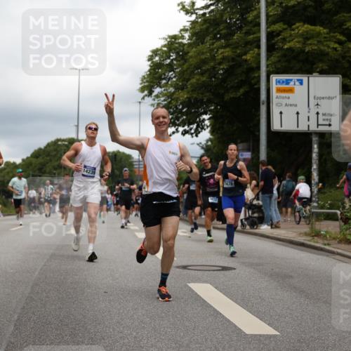 29.06.2025 - hella hamburg halbmarathon Yannick Fuchs http://msf.ph/oto/8254482 29.06.2025 10:48:08 20KM 1267, 1422, 1442, 1549, 1815, 1870, 2432, 3103, 3310, 3898, 4299, 5259, 6260, 6294, 6356, 6374, 6994, 7129, 7395, 7478, 7973, 8223, 8285, 8394, 9032, 9380, 9791, 9922, 10040, 11009, 11430, 11789, 12213, 12321, 12607, 13147, 13794, 13803, 13869, 14026, 14239, 14702, 15113, 15146, 16092, 16574, 16623, 16750, 16780, 17482, 17740, 17765, 18308, 18450, 18514, 18612, 18759, 19067, 19177 meine-sportfotos.de